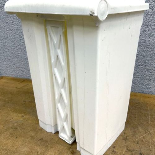 Null PEDAL GARBAGE CAN IN WHITE FOOD-GRADE NYLON. 61 X 41 X 40 CM. 2 UNITS. SOLD&hellip;