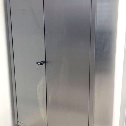Null STAINLESS STEEL INCLINED HAT CABINET WITH 2 HINGED, LOCKABLE DOORS OPENING &hellip;