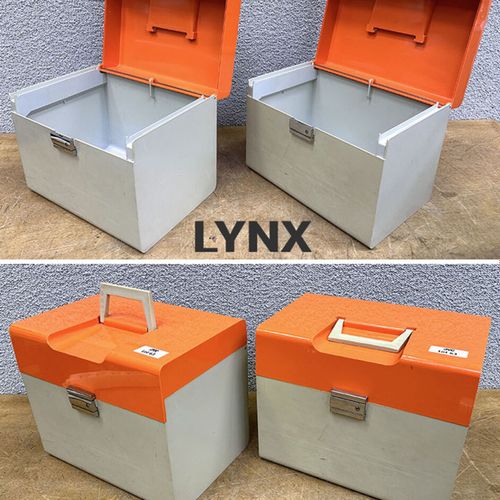 Null 2 LYNX ORANGE AND GREY PLASTIC CRATES 1960-1970 30 X 36.5 X 24.5 CM. LOT EX&hellip;