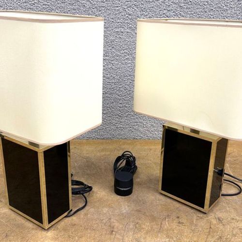 Null PAIR OF 1970S LAMPS, PARALLELEPIPED BASE IN BRASS AND BLACK LACQUERED WOOD,&hellip;