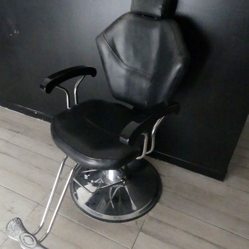 Null SET OF 3 SHAMPOO CHAIRS AND BARBER CHAIR