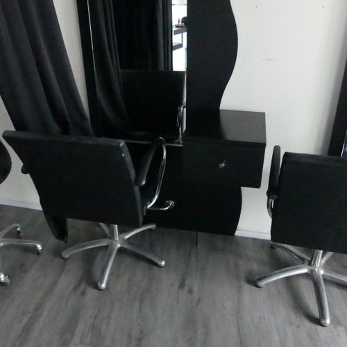 Null 4 STYLING CHAIRS, SHELVES, STOOLS AND SMALL SIDEBOARDS