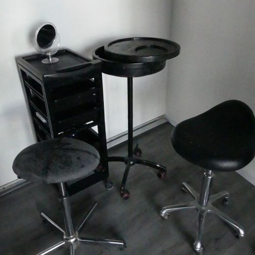 Null 4 STYLING CHAIRS, SHELVES, STOOLS AND SMALL SIDEBOARDS
