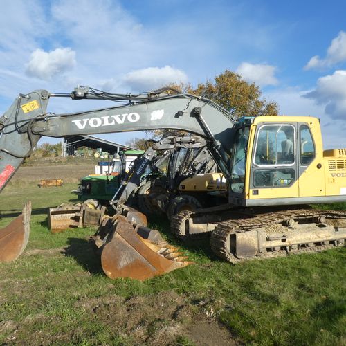 Null Pelle Volvo EC180BLC de 2004 avec brise roche et godets