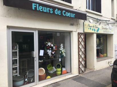 LJ FLEURS DE COEUR à BRINDAS (69126) 26 RUE DU VIEUX BOURG VENTE AUX ENCHERES PUBLIQUES D’UN FONDS DE VENTE DE FLEURS – CADEAUX ET ARTICLES FUNERAIRES – (DESPECIALISATION POSSIBLE A L’EXCEPTION DE RESTAURATION ET DE BAR ET QUE L’ACTIVITE EXERCEE N’OCCASIONNE PAS DE NUISANCES)