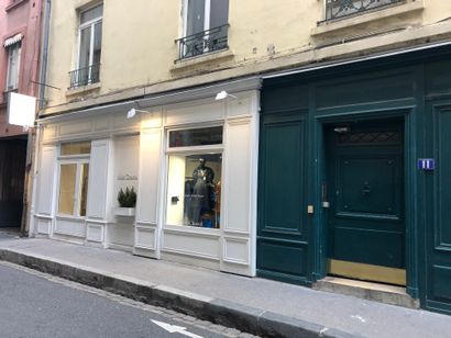 VENTE AUX ENCHERES PUBLIQUES  D’UN FONDS DE COMMERCE DE VENTE DE PRET A PORTER ET TISSUS SITUE 11 RUE FRANCOIS DAUPHIN 69002 LYON EN LIVE SUR INTERENCHERES.COM