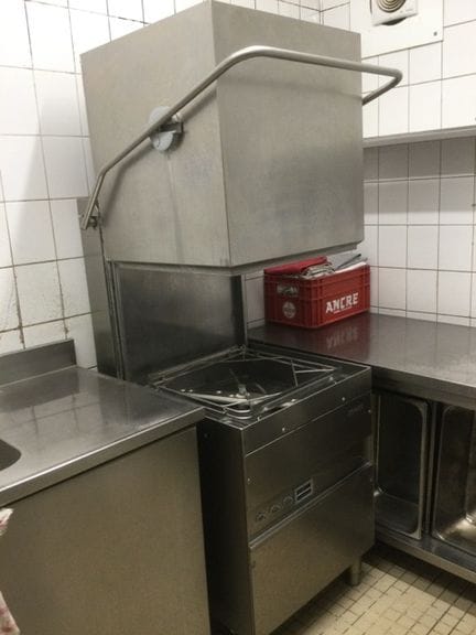 Un lave-vaisselle Krono, un bras seulement tourne