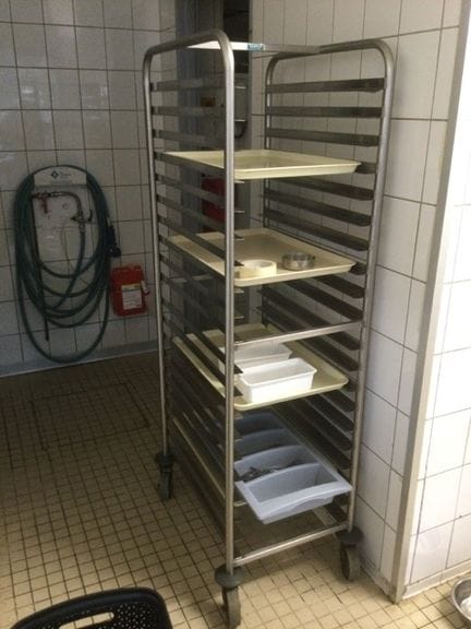 Une échelle roulante inox 20 niveaux Tournus