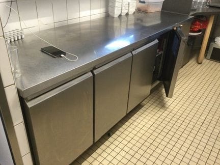 Un tour réfrigéré inox quatre portes Atosta
