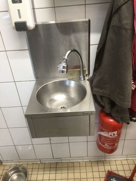 Un lave-main inox Tournus