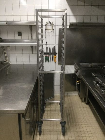 Une échelle inox 20 niveaux