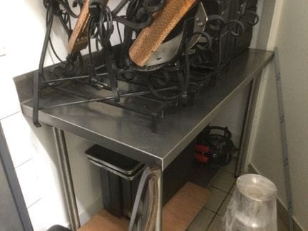 Une table inox 120/70