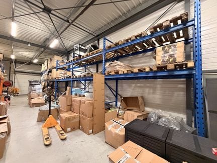 Un lot de rack professionnel15 mètre linéaire, hauteur 3,80m