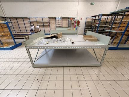un lot de 2 présentoirs grand format 250x160cm (vide)