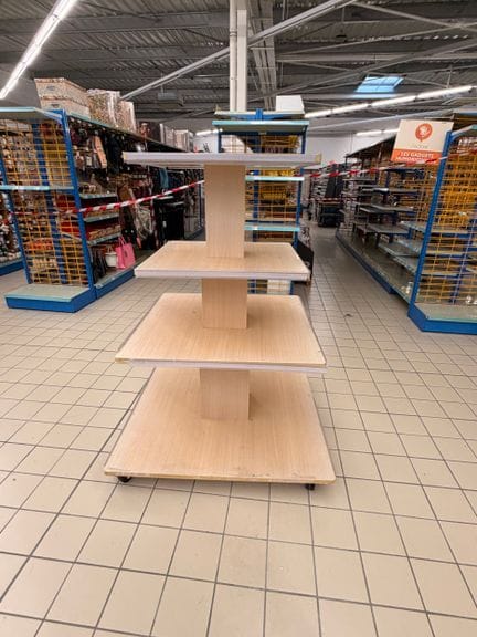 un lot de 3 étagères de présentation 165cmx120cm
