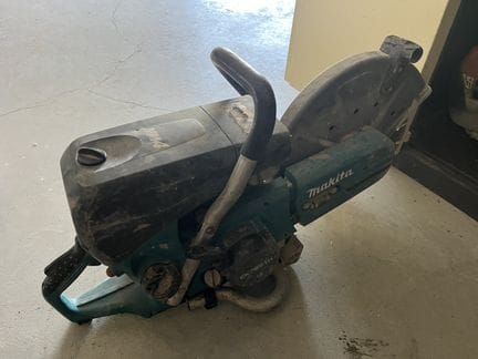 1 découpeuse thermique professionnelle MAKITA