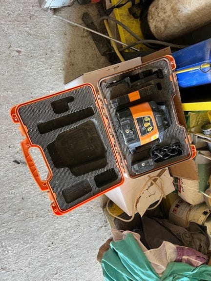 1 laser rotatif automatique GeoFennel