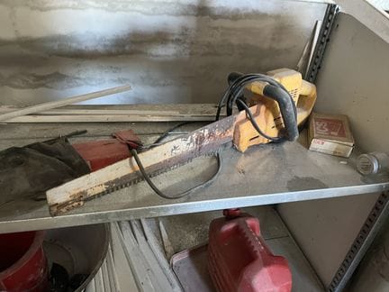 1 scie électrique DEWALT