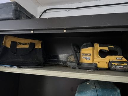 1 tronçonneuse à chaîne électrique sans fil DEWALT Professional