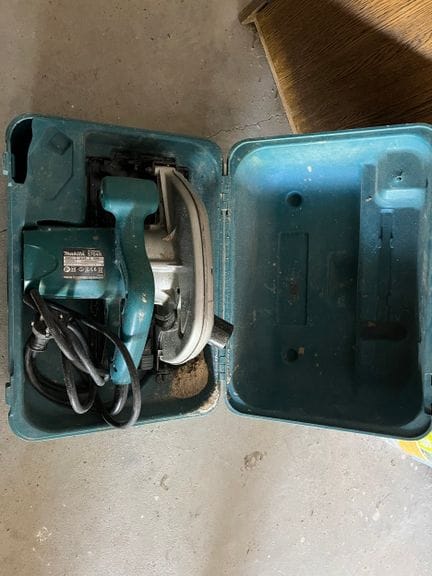 1 scie circulaire filaire MAKITA