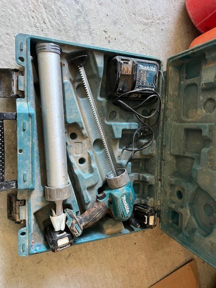 1 pistolet à joint électrique MAKITA