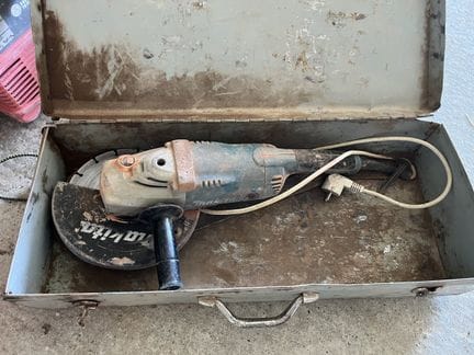 1 scie circulaire filaire MAKITA