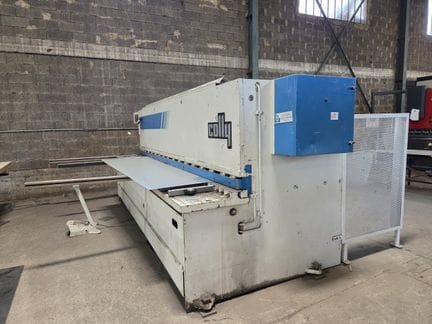 1 cisaille COLLY + 1 table de travail métallique
