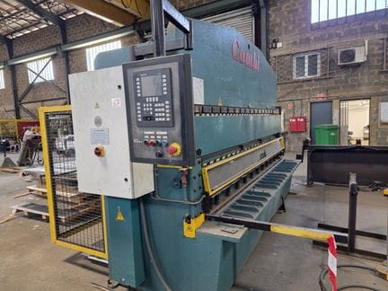 1 cisaille COMBI TG 3050-6/76 Cn2 + 2 tables de travail métalliques