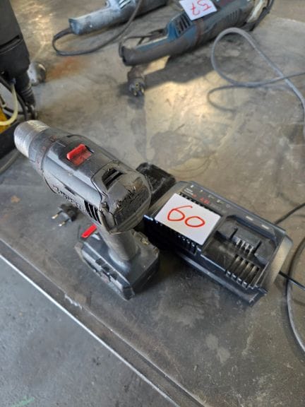 une visseuse WURTH 18 Volts avec chargeur et 2 batteries