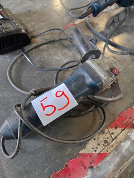une disqueuse BOSCH diamètre 125, modèle illisible