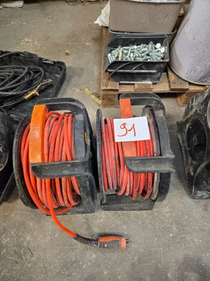 1 lot de deux tourets électriques