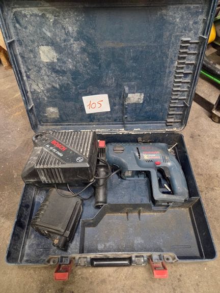 1 perforateur BOSCH GBH 24 VFR avec chargeur et batterie, dans son coffret