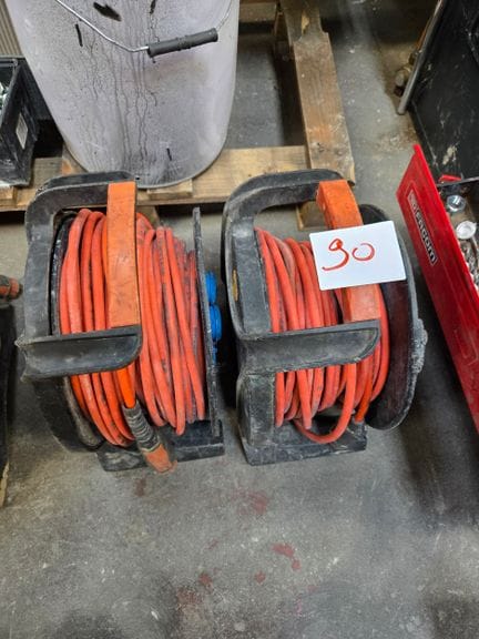 1 lot de deux tourets électriques