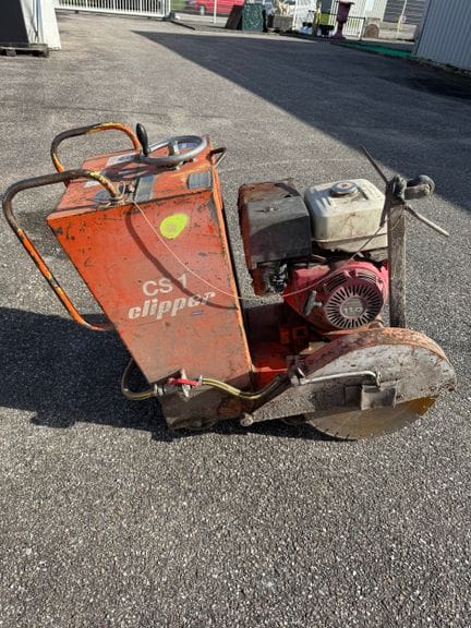 Tronçonneuse à béton thermique de marque CLIPPER modèle : CS 1, moteur HONDA GX 340