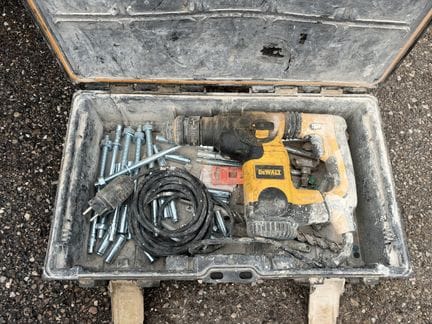 Perforateur électrique filaire de marque DEWALT modèle D 25324