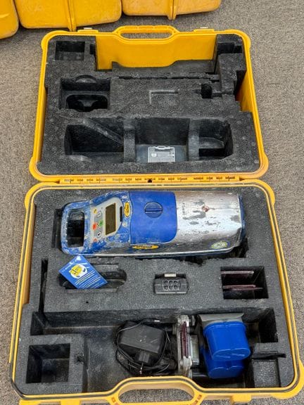 Laser de canalisation de marque SPECTRA modèle : DG 511, dans son coffret