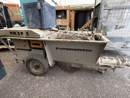 Machine à enduire de marque PUTZMEISTER modèle PMSP 5, année 2000, on y joint un malaxeur de marque BERO modèle CALYPSO