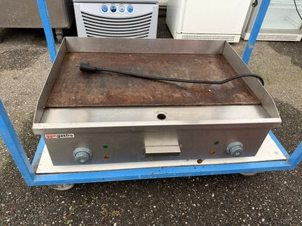 Plancha électrique de marque GGMGASTRO modèle EGK75, dim : 24 x 73 x 50cm
