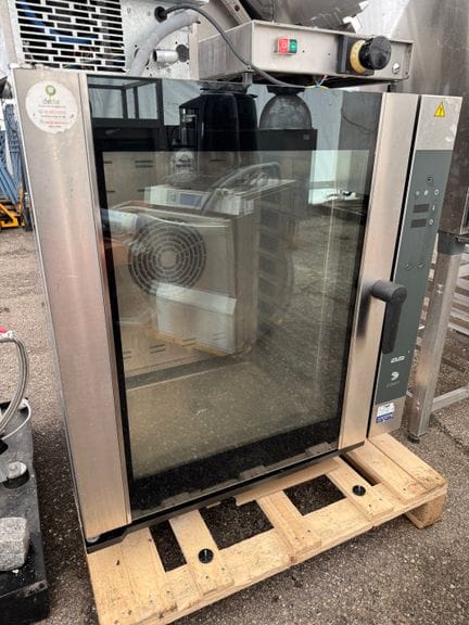 MBM CONVY modèle : CYE10 Four professionnel à convection Dim : 100 x 90 x 80cm - 380v