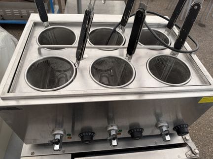 Cuiseur à pattes de marque ROYAL CATERING modèle RCNK-6