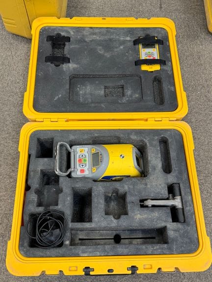 Laser de canalisation de marque SPECTRA modèle : DG 613, dans son coffret