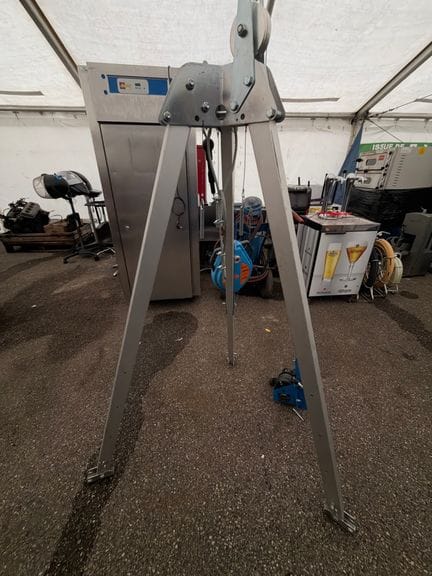 Trépied de levage mobile de marque TRACTEL modèle TRACPODE, capacité 250kg