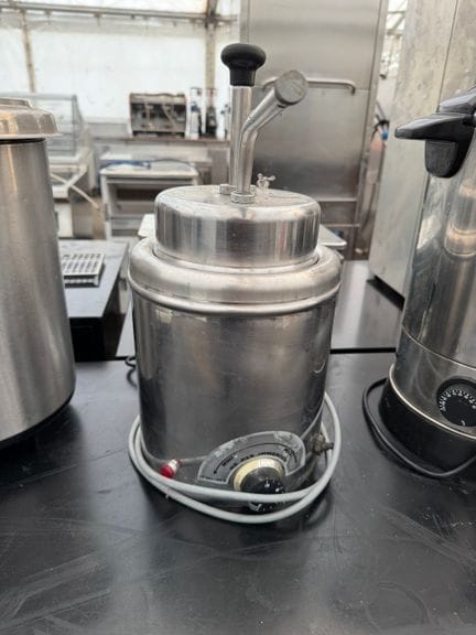 Distributeur de sauce chaude