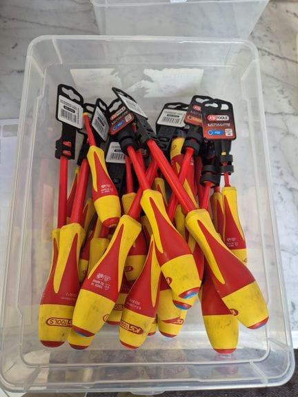 30 tournevis KS TOOLS (toutes tailles).