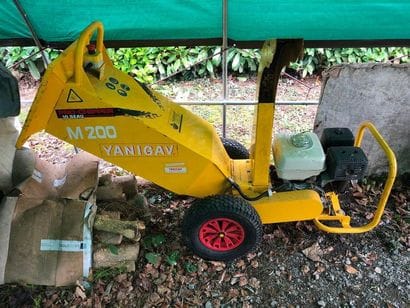 1 broyeur de branche YANGAV M200