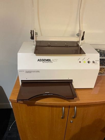 1 ASSENBLAT collator
1 set of stitchers