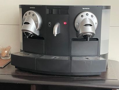 1 NESPRESSO double coffee machine