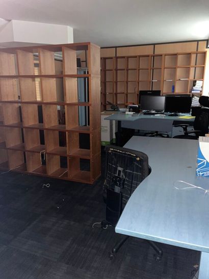 Lot of desks in the entresols:
1 12-seat...