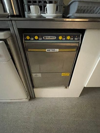 1 glass washer METRO