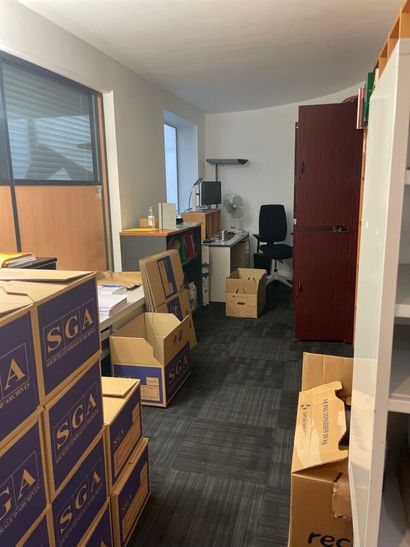 Lot of desks in the entresols:
1 12-seat...